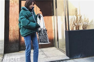 牛仔裤能跟黑衣服洗吗,牛仔衣可以和黑裤子一起洗吗