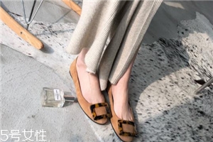 浅口鞋掉脚后跟怎么办,浅口鞋穿什么袜子好看