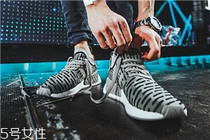 运动鞋磨脚踝怎么办小妙招,运动鞋磨脚踝怎么办后面