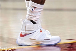 运动鞋不透气怎么办,运动鞋不透气怎么办,能扎洞吗?