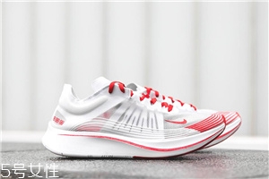 板鞋要比运动鞋大一码吗,运动鞋比板鞋大一码还是小一码