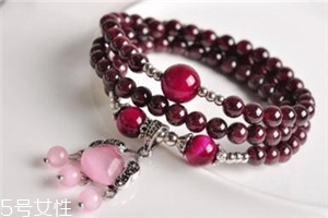 石榴石手链带左手还是右手?,石榴石手链戴左手还是右手