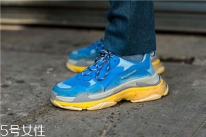 运动鞋里面磨破怎么修补,运动鞋鞋跟磨破了怎么办