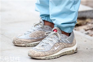 运动鞋什么颜色最百搭,运动鞋以什么颜色为主最好看