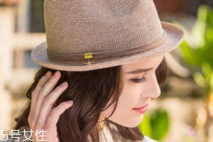 圆脸戴什么帽子好看,大脸适合戴什么样的帽子