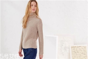 宽松高领子毛衣怎么穿好看,宽松高领口毛衣搭配什么外套