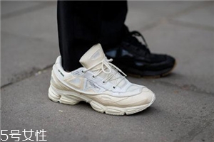 穿运动鞋要不要穿袜子,运动鞋穿什么袜子 穿运动鞋要不要穿袜子,运动鞋穿什么袜子