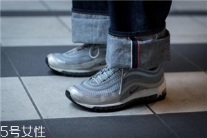 运动鞋不跟脚怎么办?,运动鞋不跟脚怎么办妙招