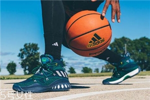 软底运动鞋哪个牌子好,运动鞋的鞋底是什么材料的比较好