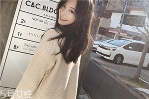 羊绒毛衣粘上羽绒毛怎么办,毛衣上粘上羽绒毛怎么办 羊绒毛衣粘上羽绒毛怎么办,毛衣上粘上羽绒毛怎么办