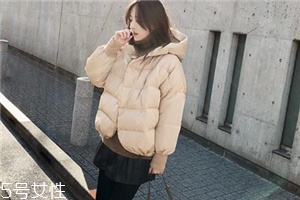 短款羽绒服怎么搭配下装才好看?,短款羽绒服怎么搭配图片