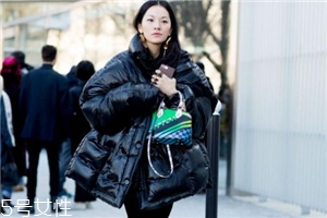 今年流行什么款式的羽绒服?,今年流行哪种羽绒服