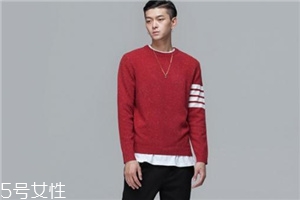 红色毛衣配什么裤子男生,红色毛衣搭配什么裤子男