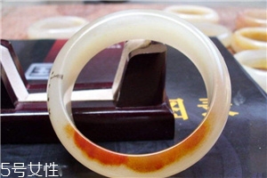 黄龙玉手镯起棉是真的还是假的,黄龙玉起棉了怎么办