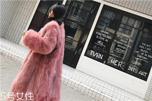 羊剪绒皮草和羽绒服哪个暖和,羊剪绒和皮草哪个保暖?