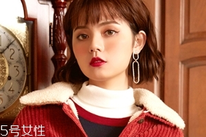 红色灯芯绒衬衫搭配,灯芯绒长袖衬衣