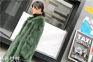 皮草可以用洗发水洗吗,皮草可以用水直接洗吗