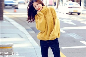 今年毛衣流行款式,今年流行什么颜色的毛衣女款