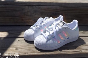 阿迪达斯40.5码是多大,阿迪达斯40.5码是多少厘米 阿迪达斯40.5码是多大,阿迪达斯40.5码是多少厘米