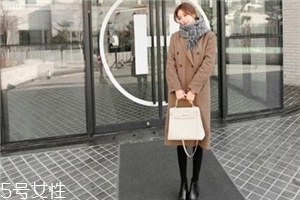 什么颜色的围巾最百搭图片,啥颜色的围巾百搭