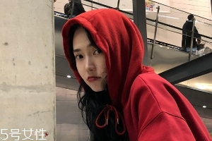 今年最流行的卫衣款式,今年流行什么卫衣女款