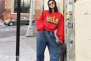 大红色卫衣适合什么人穿,红色卫衣穿什么外套