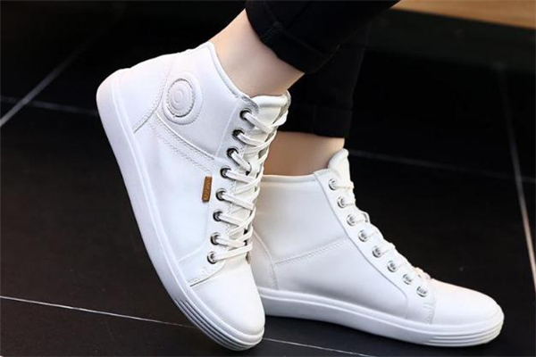 冬天小白鞋怎么搭配衣服女,冬天小白鞋怎么搭配男