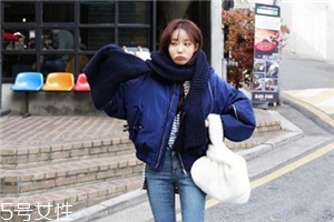 什么颜色的围巾显脸白,哪种颜色围巾显得皮肤白 什么颜色的围巾显脸白,哪种颜色围巾显得皮肤白