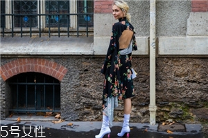 袜子靴配什么衣服好看图片,靴子配什么袜子好看