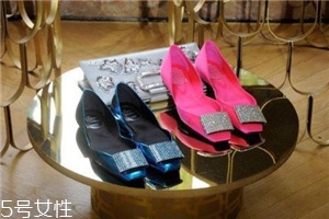 roger vivier中文名叫什么,roger vivier中文名