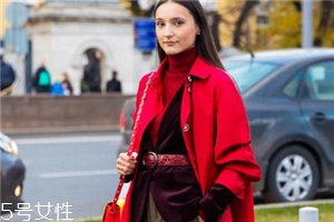 红色大衣内搭什么好看,大红色大衣里面要配什么好看