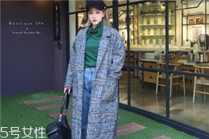 灰色大衣搭配牛仔裤的感觉,灰色大衣搭配牛仔裤图片