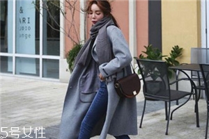 灰色大衣配什么颜色包包好看,灰色大衣配什么颜色包包图片欣赏 灰色大衣配什么颜色包包好看,灰色大衣配什么颜色包包图片欣赏