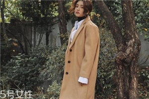 卡其色大衣里面穿什么颜色,卡其色大衣里面穿什么颜色的内搭 卡其色大衣里面穿什么颜色,卡其色大衣里面穿什么颜色的内搭