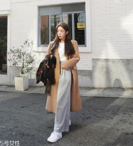 卡其色大衣配什么裤子好看,男生卡其色大衣配什么裤子 卡其色大衣配什么裤子好看,男生卡其色大衣配什么裤子