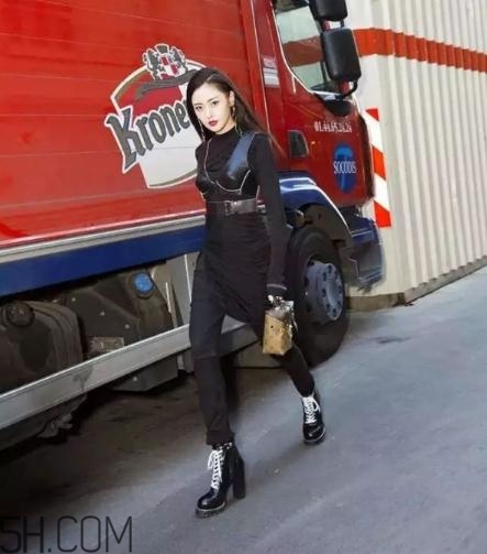 马丁靴配什么样的裤子好看,马丁靴搭什么衣服最好看