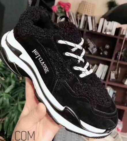 运动翻毛皮鞋怎么清洗,翻毛运动鞋脏了怎样清洗