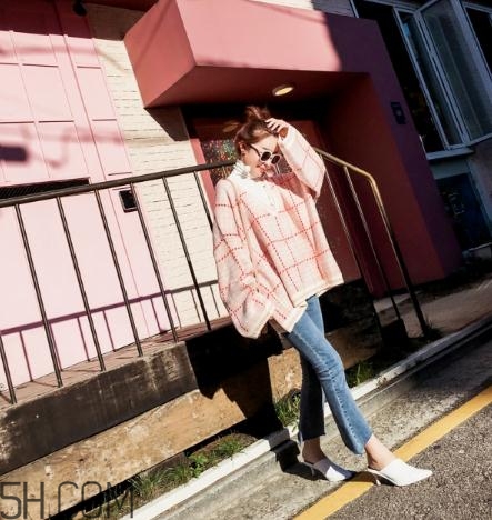 粉色毛衣怎么搭配下身,粉色长毛衣搭配什么下身 粉色毛衣怎么搭配下身,粉色长毛衣搭配什么下身