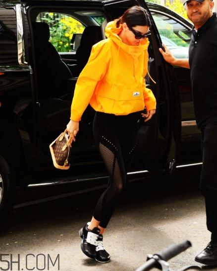 冲锋衣搭配什么裤子好看图片,女式冲锋衣搭配