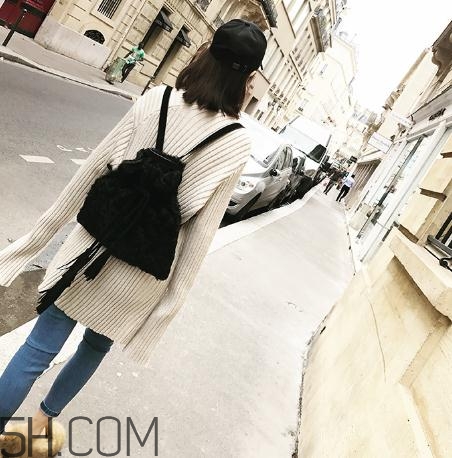 米白色跟杏色哪个显白,米色杏色哪个颜色显白