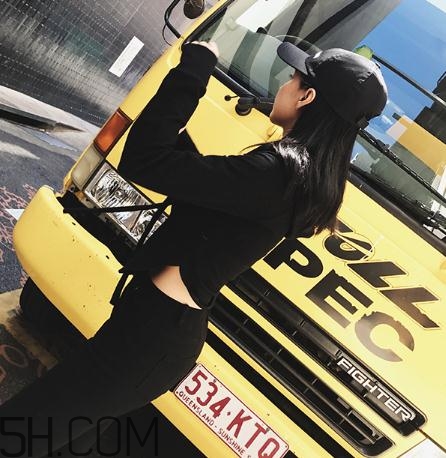 黑色衣服掉色属于质量问题吗?,黑色衣服掉色是不是质量不好