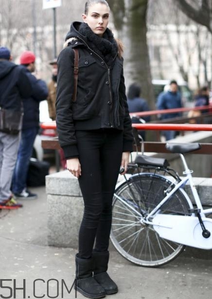 高帮雪地靴女士,雪地靴哪个颜色最百搭 高帮雪地靴女士,雪地靴哪个颜色最百搭