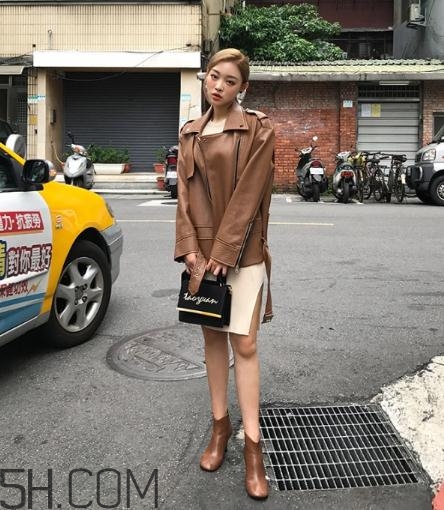 冬天穿裙子配什么鞋好看,冬天穿裙子配什么鞋子最百搭