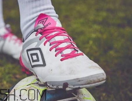 足球鞋磨脚后跟怎么办小妙招,高帮足球鞋磨脚后跟怎么办 足球鞋磨脚后跟怎么办小妙招,高帮足球鞋磨脚后跟怎么办