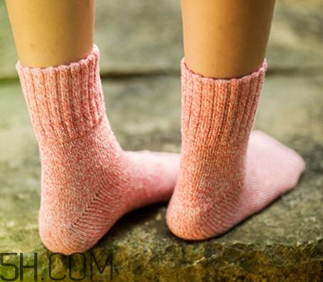 男的袜子洗完发硬怎么回事,为什么袜子洗完发硬怎么办