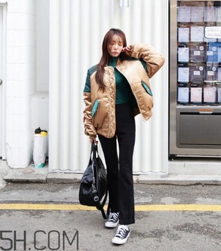 喇叭裤配什么羽绒服好看,条绒喇叭裤配什么上衣好看 喇叭裤配什么羽绒服好看,条绒喇叭裤配什么上衣好看