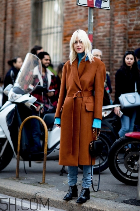 焦糖色大衣适合什么年龄,焦糖色大衣适合什么年龄段的人穿