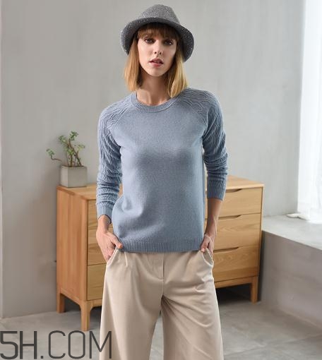 羊绒衫掉毛正常吗?,羊绒衫掉毛是怎么回事 羊绒衫掉毛正常吗?,羊绒衫掉毛是怎么回事