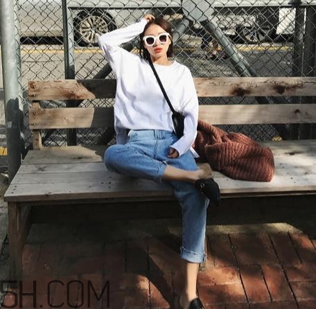 牛仔裤上的血渍怎么洗掉长时间的血,牛仔裤上的血渍怎么洗掉妙招