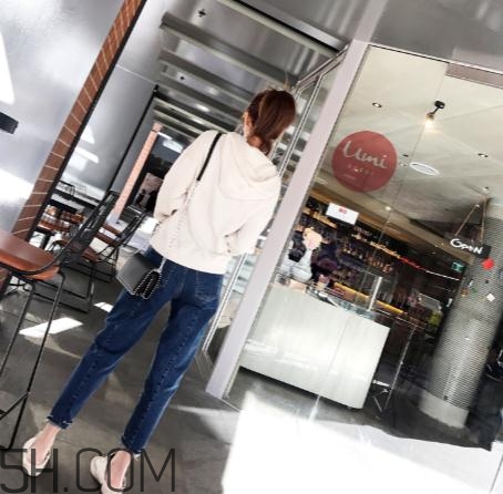 牛仔裤可以用盐水泡吗,牛仔裤拿盐水泡起什么作用